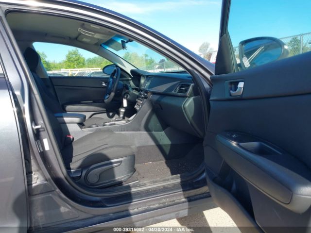 KNAGT4L3XJ5219567 KIA Optima Lx