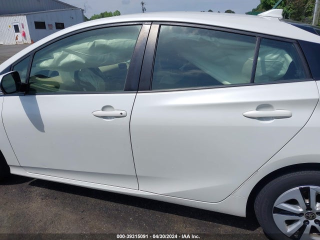 Toyota Prius Three 2016 JTDKARFU1G3025809 Image 14