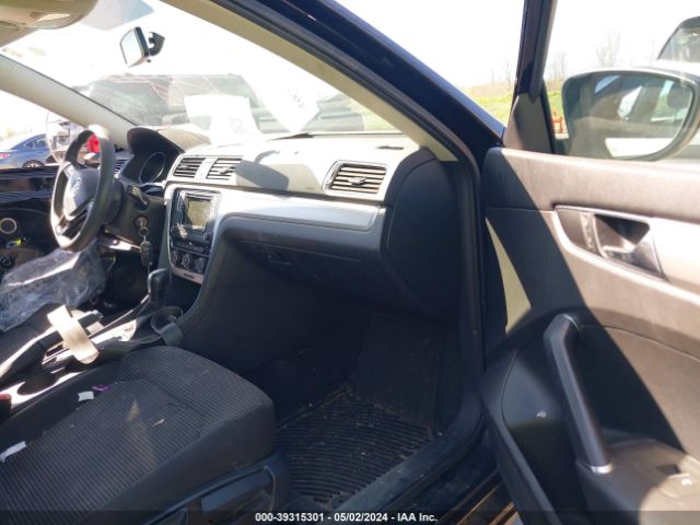 1VWAT7A31GC068231 Volkswagen Passat 1.8t S