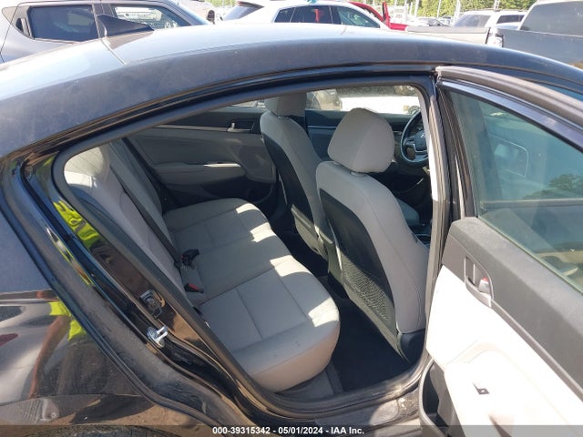 Hyundai Elantra Value Edition 2018 5NPD84LF7JH332121 Image 8
