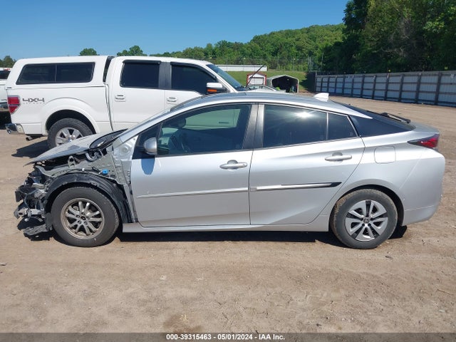 Toyota Prius Four 2017 JTDKARFU7H3536085 Image 15