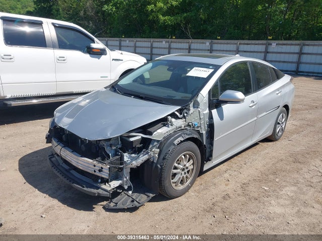 Toyota Prius Four 2017 JTDKARFU7H3536085 Image 2