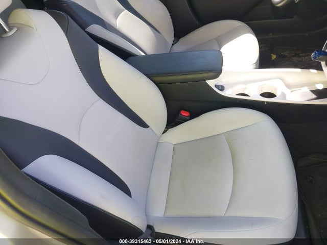Toyota Prius Four 2017 JTDKARFU7H3536085 Image 5