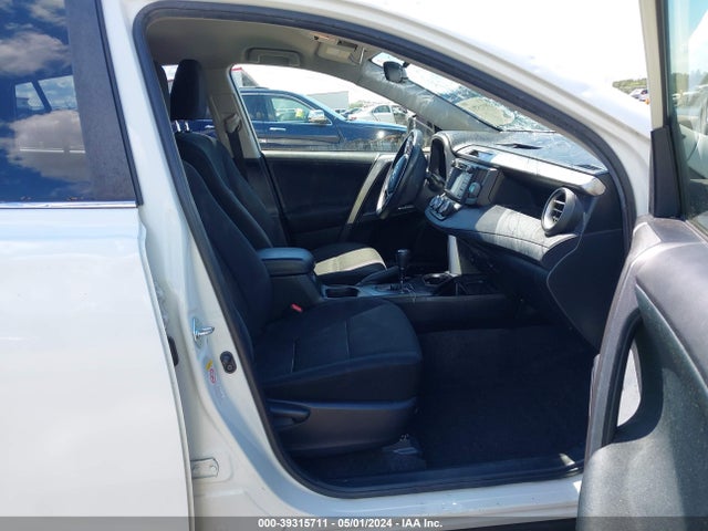 Toyota RAV4 LE 2017 JTMZFREV2HJ131385 Image 5