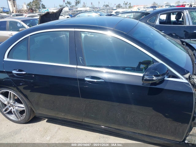 Mercedes-Benz E 300 2019 WDDZF4JB8KA555651 Image 14