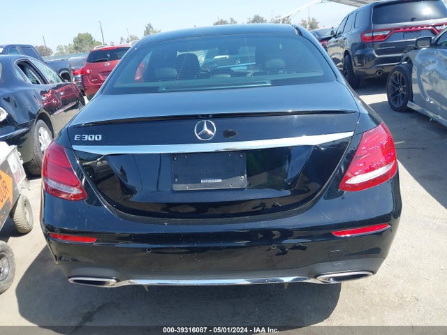 Mercedes-Benz E 300 2019 WDDZF4JB8KA555651 Image 17