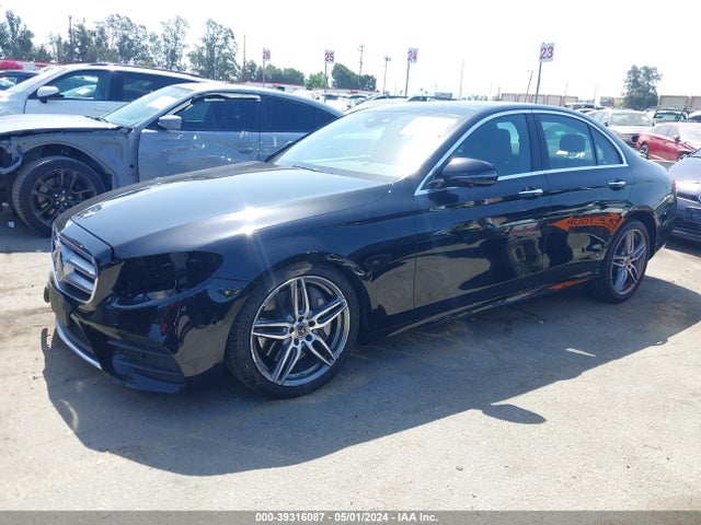 Mercedes-Benz E 300 2019 WDDZF4JB8KA555651 Image 2