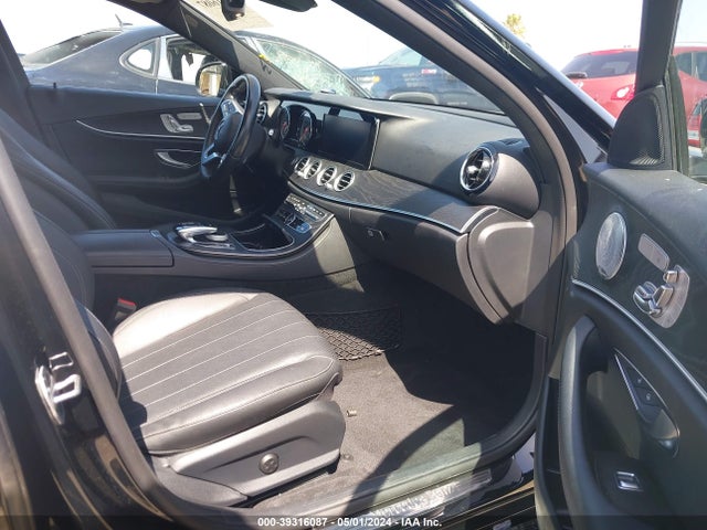 Mercedes-Benz E 300 2019 WDDZF4JB8KA555651 Image 5