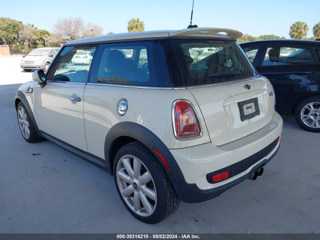 2008 MINI COOPER S WMWMF73518TV34034 Photo 2