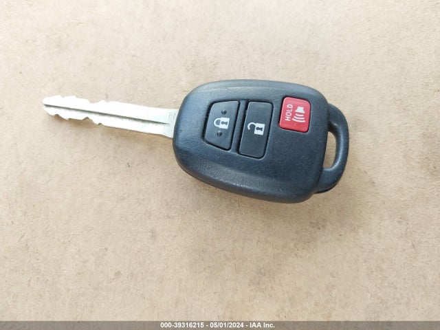 Toyota Rav4 Xle 2017 JTMRFREV0HD200699 Image 11