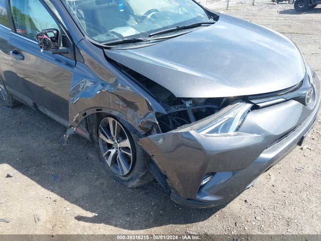 Toyota Rav4 Xle 2017 JTMRFREV0HD200699 Image 6