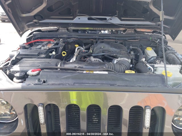 1C4BJWDG8EL298898 Jeep Wrangler Unlimited Sport
