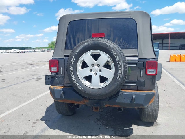 1C4BJWDG8EL298898 Jeep Wrangler Unlimited Sport