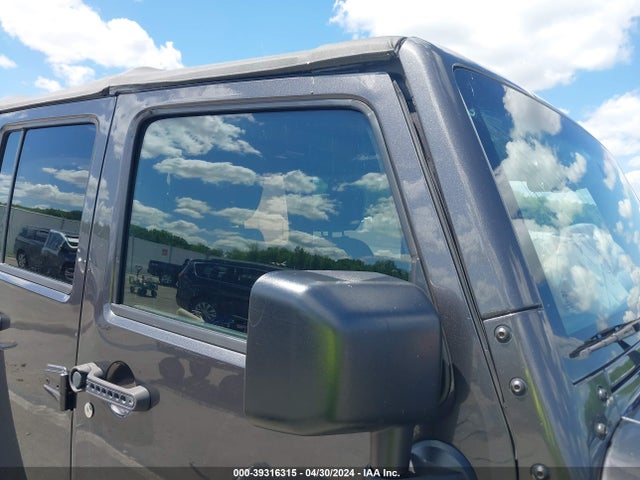 1C4BJWDG8EL298898 Jeep Wrangler Unlimited Sport
