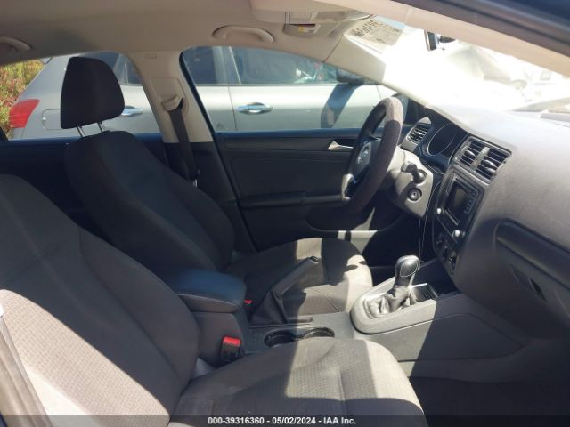 3VW267AJ9GM330523 Volkswagen Jetta 1.4t S