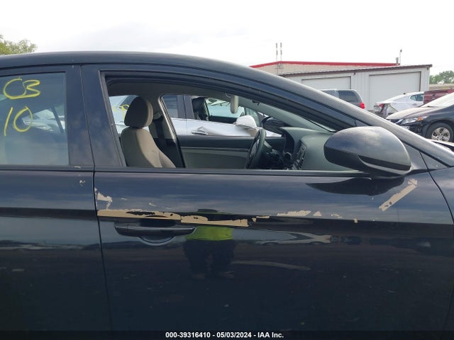 Hyundai ELANTRA SE 2017 5NPD74LFXHH154637 Image 13