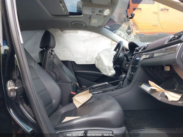 1VWBT7A32GC015106 Volkswagen Passat 1.8t Se