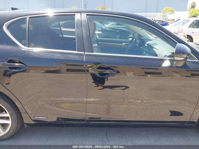 JTHKD5BH1F2231742 Lexus CT 200H
