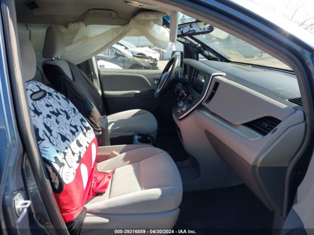 5TDKK3DC6FS675415 Toyota Sienna Le 8 Passenger