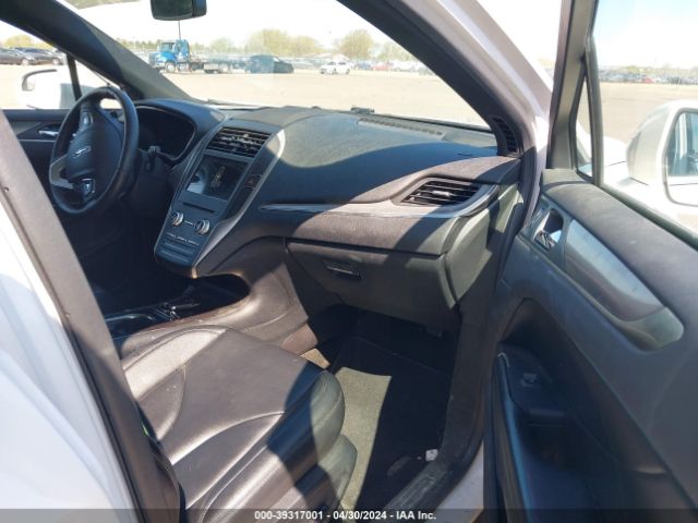 5LMCJ1C90GUJ11220 Lincoln Mkc Premier