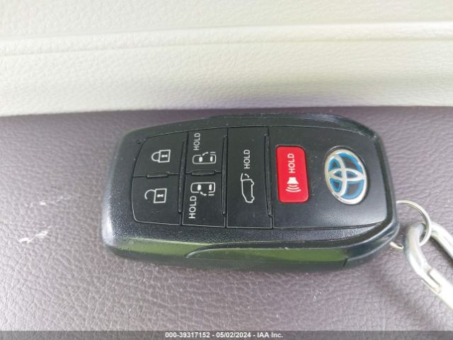 5TDESKFC6NS042772 Toyota Sienna Platinum