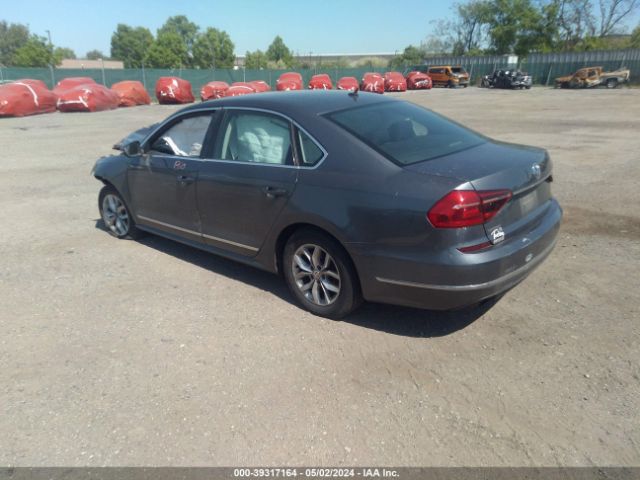 1VWAT7A3XHC000916 Volkswagen Passat 1.8t S