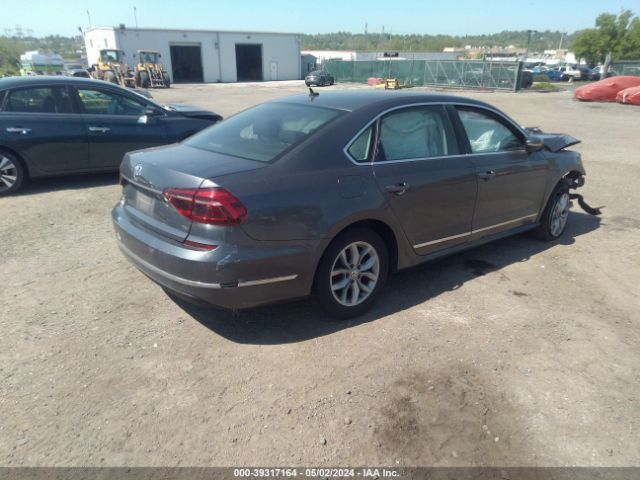 1VWAT7A3XHC000916 Volkswagen Passat 1.8t S