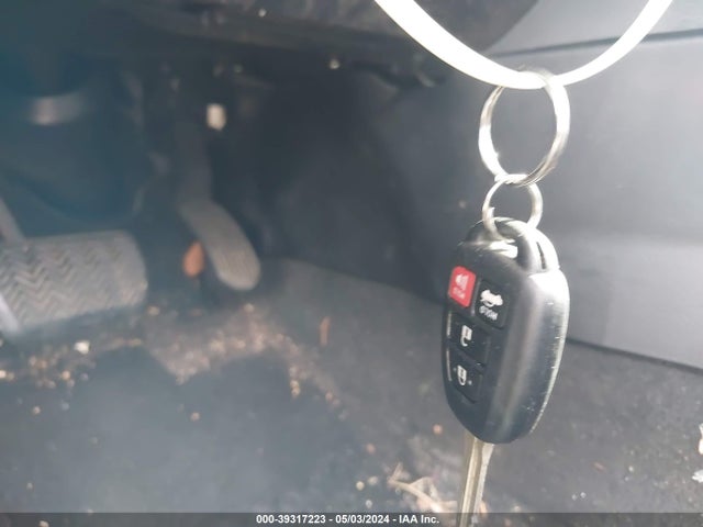 Toyota COROLLA LE 2018 2T1BURHEXJC084045 Image 11