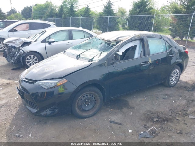 Toyota COROLLA LE 2018 2T1BURHEXJC084045 Image 2
