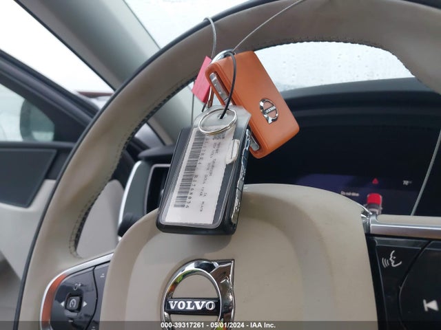 YV4L12RK4R1768076 Volvo Xc60 B5 Core Dark Theme