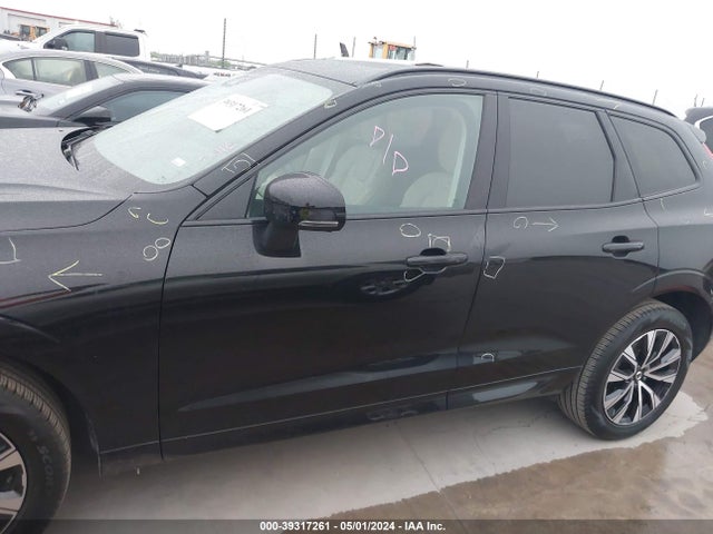 YV4L12RK4R1768076 Volvo Xc60 B5 Core Dark Theme
