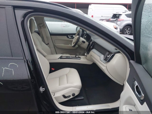 YV4L12RK4R1768076 Volvo Xc60 B5 Core Dark Theme
