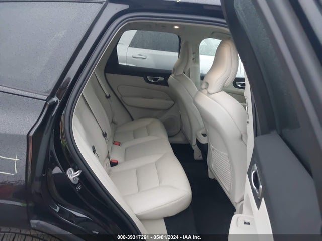 YV4L12RK4R1768076 Volvo Xc60 B5 Core Dark Theme