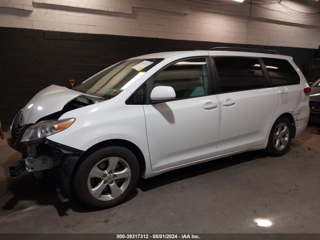 Toyota Sienna Le V6 8 Passenger 2014 5TDKK3DC6ES457635 Image 2