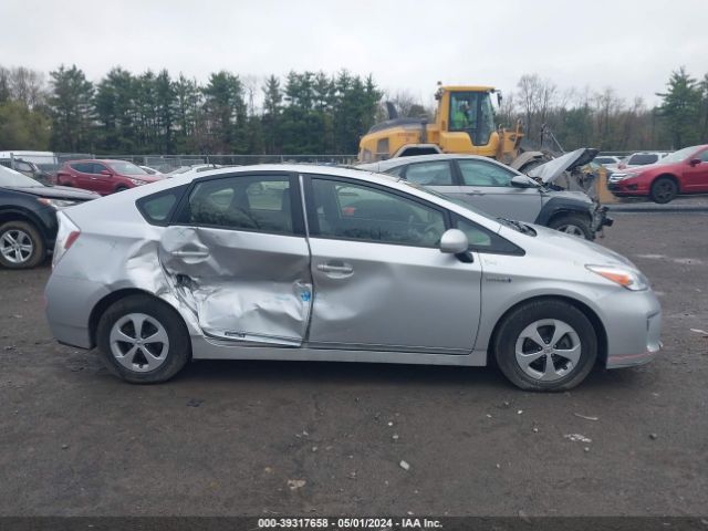 JTDKN3DU5F1872556 Toyota Prius Four