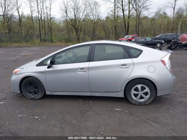 JTDKN3DU5F1872556 Toyota Prius Four