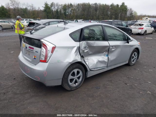 JTDKN3DU5F1872556 Toyota Prius Four