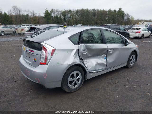 JTDKN3DU5F1872556 Toyota Prius Four