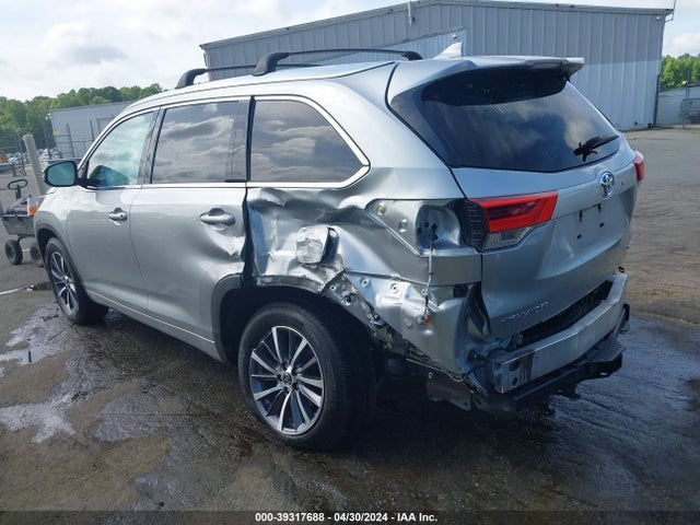Toyota Highlander Xle 2018 5TDKZRFH9JS546696 Image 3