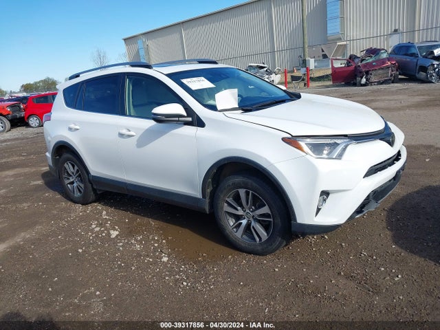 Toyota Rav4 Xle 2017 JTMRFREV1HJ165494 zdjęcie główne