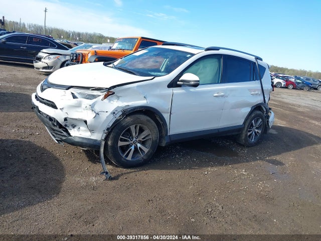Toyota Rav4 Xle 2017 JTMRFREV1HJ165494 Image 2