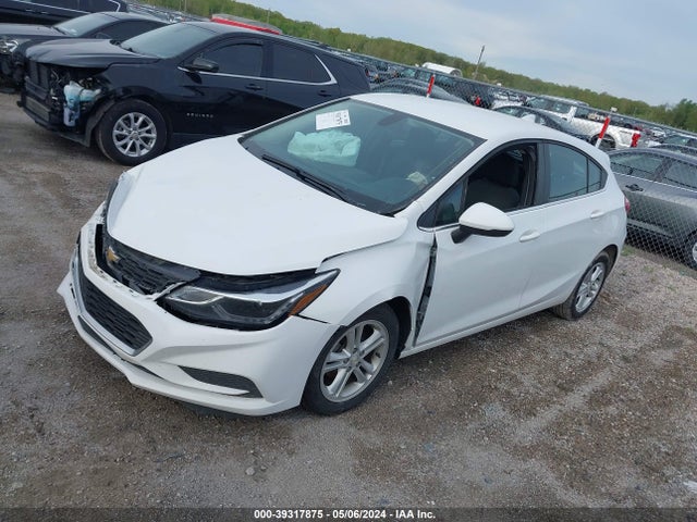Chevrolet Cruze Lt Auto 2018 3G1BE6SM6JS652833 Image 2
