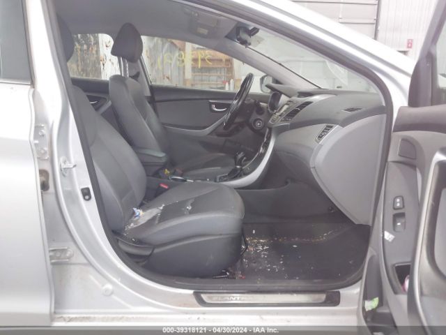 KMHDH4AE2FU303032 Hyundai Elantra Limited