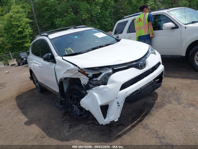 Toyota RAV4 LE 2018 JTMBFREV6JJ221467 главное изображение