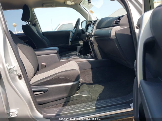 Toyota 4RUNNER SR5 2023 JTEMU5JRXP6155030 Image 5