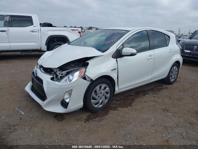 Toyota Prius C Three 2015 JTDKDTB3XF1098656 Image 2