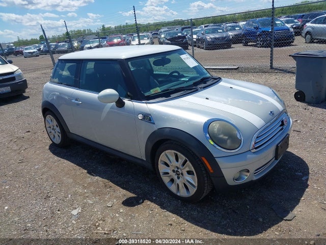 2010 MINI COOPER WMWMF3C53ATU77611 Photo 0