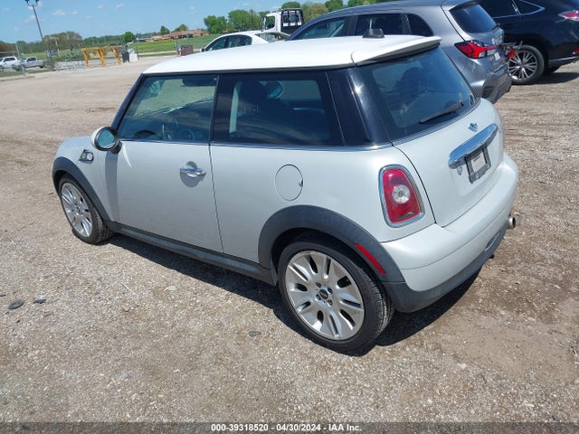 2010 MINI COOPER WMWMF3C53ATU77611 Photo 2