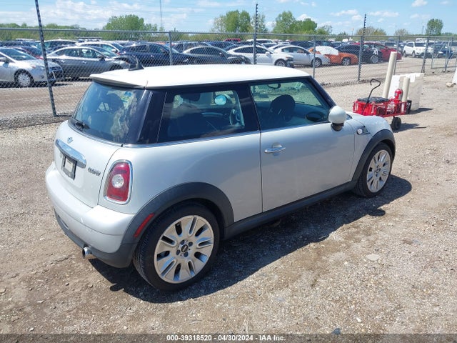 2010 MINI COOPER WMWMF3C53ATU77611 Photo 3