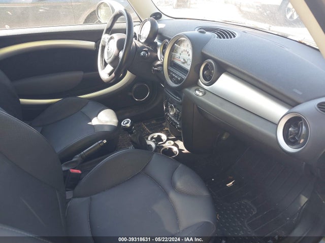 2011 MINI COOPER S WMWSV3C55BTY20320 Photo 4